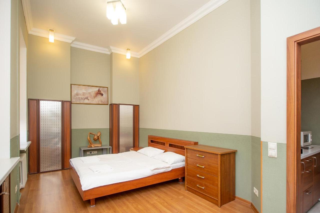Ferienwohnung Простора 3 Кімнатна Біля Майдану Незалежності Kiew Exterior foto